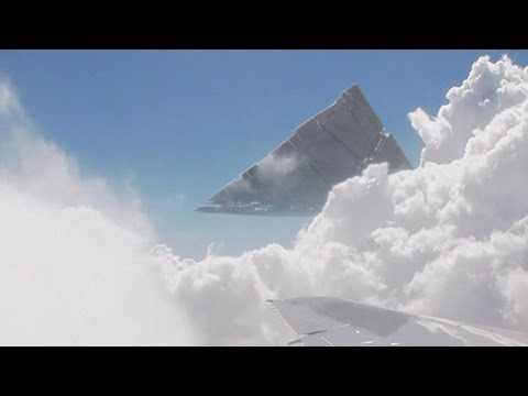 Youtube: Pyramid UFO in the clouds (CGI)