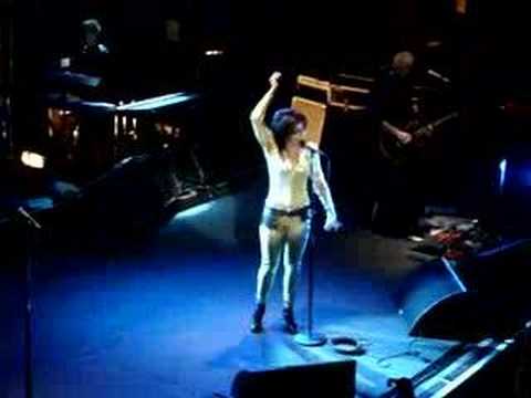 Youtube: SIOUXSIE - ISRAEL - Shepherds Bush 2008