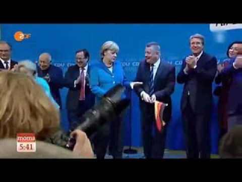 Youtube: Angela Merkel (CDU) schmeißt Deutschland-Fahne weg - Armes Deutschland