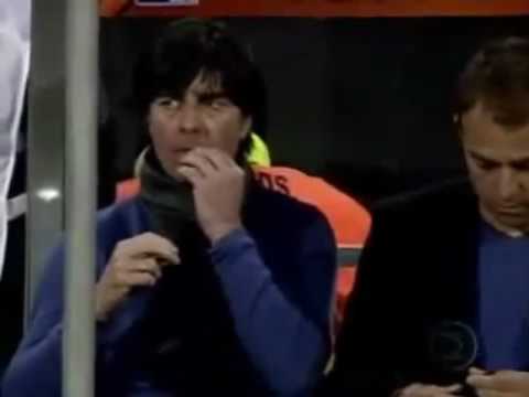 Youtube: Joachim Löw beim Nasebohren erwischt