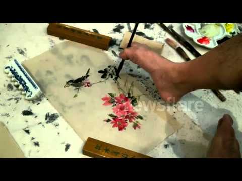 Youtube: Armless man creates traditional Chinese painting with feet
