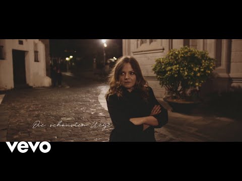 Youtube: Annett Louisan - Die schönsten Wege sind aus Holz (Official Lyric Video)