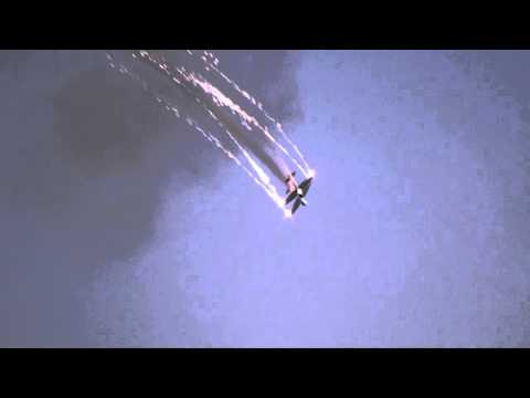 Youtube: Bournemouth Air Show 2011 "Night Air" - Planes & Glider with Fireworks  !