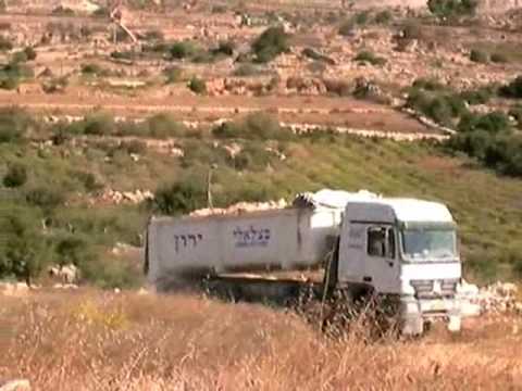Youtube: תנופת בנייה בקרית ארבע - עפר ארץ ישראל בשימוש הנישול
