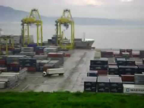 Youtube: UFO seen over port in Indonesia