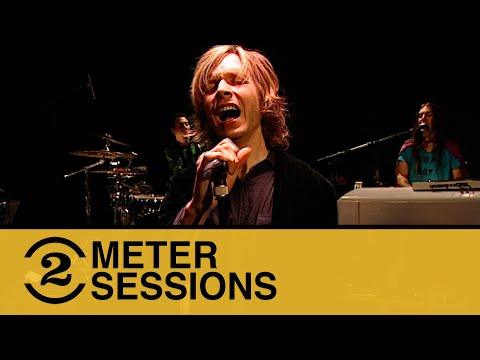 Youtube: Beck - Devils Haircut (Live on 2 Meter Sessions)