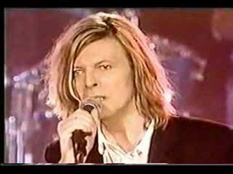 Youtube: The Man Who Sold The World - David Bowie - Live at the beeb