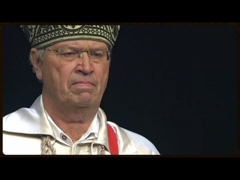 Youtube: Habemus Papam - Gerhard Polt als Benedikt XVI. - Der Laubbläser