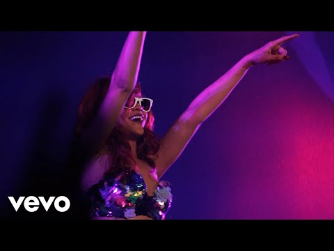 Youtube: Rihanna - Cheers (Drink To That)