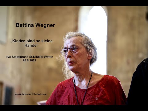 Youtube: Bettina Wegner "Sind so kleine Hände" 28.8.22 live Stadtkirche St. Nikolai Wettin 4k ©@harald_voigt