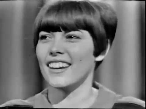 Youtube: Mireille Mathieu 'L'Hymne à l'amour' 1966