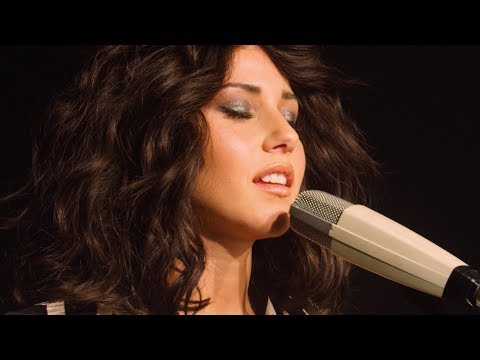 Youtube: Sarah Lombardi - Genau hier (Official Video)