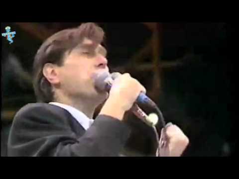 Youtube: Bryan Ferry (Roxy Music) - Slave To Love - Live / Widescreen / LyRiCs (english/deutsch)