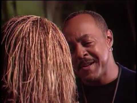 Youtube: Peabo Bryson & Roberta Flack - As Long As There's Christmas (1998)