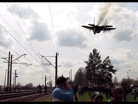 Youtube: Awesome Low Pass of Ukrainian Mig-29, over Slovyansk (Ukraine Crisis)