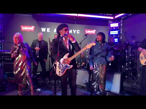 Youtube: Nile Rodgers & CHIC w/ Q-Tip “Good Times” w/ “Rapper’s Delight”