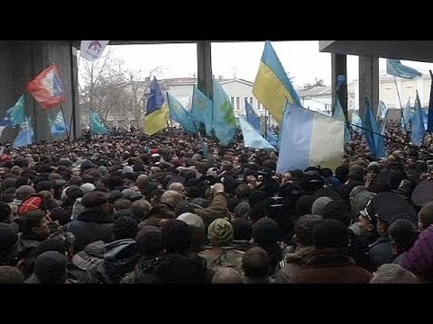 Youtube: Tauziehen um die Krim: Demonstrationen enden im Tumult