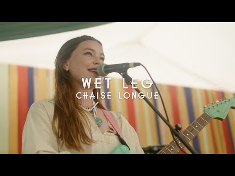 Youtube: Wet Leg - Chaise Longue (Green Man Festival | Sessions)