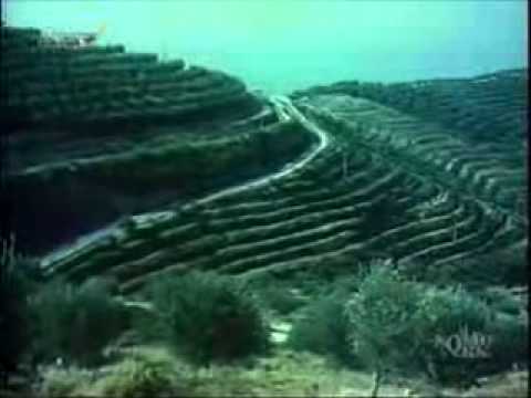 Youtube: Enver Hoxha - Shqiperia e Enver Hoxhes