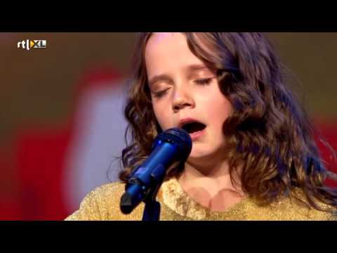 Youtube: Amira (9) verbijstert iedereen met opera - HOLLAND'S GOT TALENT