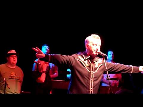 Youtube: Billy Bragg - New England - A Tribute To Kirsty MacColl 10/10/2010