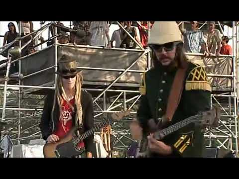 Youtube: Amazing Les Claypool Bass Solo