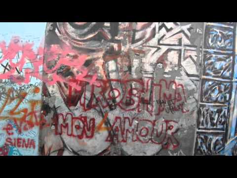 Youtube: Berlin Calling - Gebrunn Gebrunn - Walking On The East Side Gallery