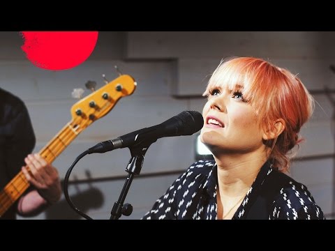 Youtube: Anna Puu: Taulu (Asa-cover - livenä Nova Stagella)