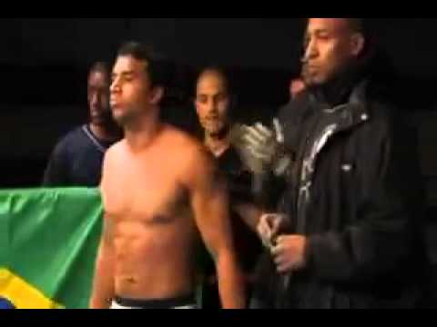 Youtube: Capoeira Vs MMA Knockout 2010
