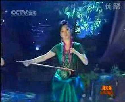 Youtube: 三音并起，三美女共奏一曲《在那遥远的地方》于红梅（二胡）、赵聪（琵琶）、陈悦（笛子）