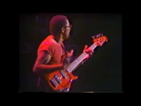 Youtube: Louis Johnson & Paul Jackson Jr  George Duke  Awesome Performance! 1983