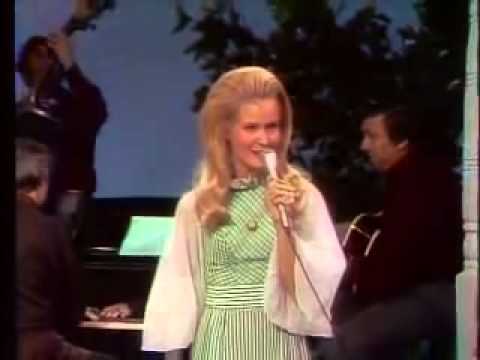 Youtube: Lynn Anderson - I Beg Your Pardon (I Never Promised You A Rose Garden)
