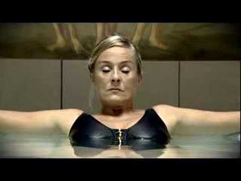 Youtube: Woman farts in pool!!