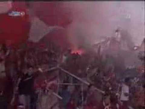 Youtube: Ultras Hapoel Tel Aviv - Pyrotechnik show