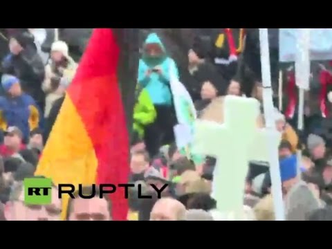 Youtube: LIVE: Camera in midst of PEGIDA demo in Dresden