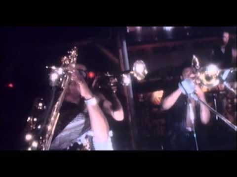 Youtube: Spandau Ballet - Chant No 1 (I Don't Need This Pressure On)