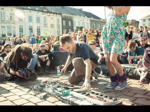 Youtube: Dub FX feat. Flower Fairy - Full Street Performence live in Gent Belgium