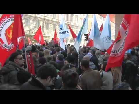 Youtube: No Berlusconi Day-In mezzo al corteo-5 dicembre 2009