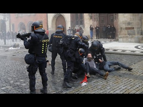Youtube: Hooligans gegen Corona-Regeln: Straßenschlachten in Prag