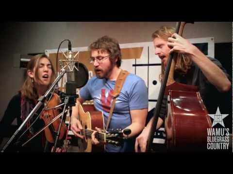 Youtube: The Stray Birds - Heavy Hands [Live at WAMU's Bluegrass Country]