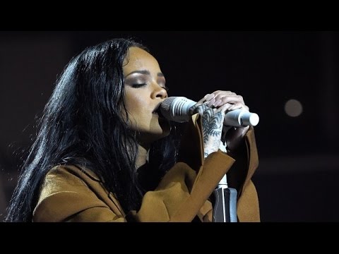 Youtube: Rihanna | Love On The Brain | DVD The ANTI World Tour Live (HD)