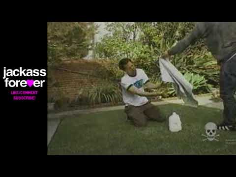 Youtube: Johnny Knoxville - Self Defense (Pepper Spray)
