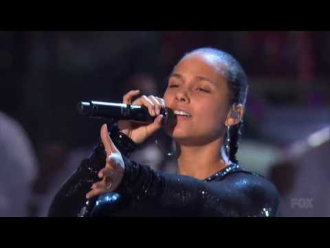 Youtube: Alicia Keys e  Andra Day   Medley Someday At Christmas  Rise Up   Taraji's White Hot Holiday]