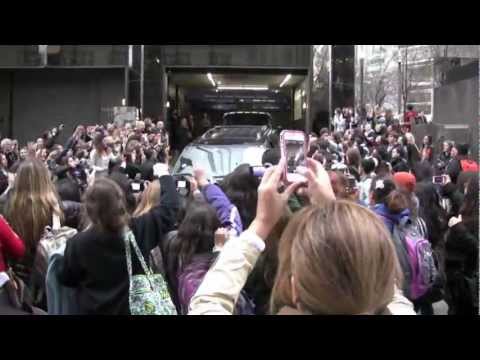 Youtube: One Direction fans screaming outside there hotel, Nyc