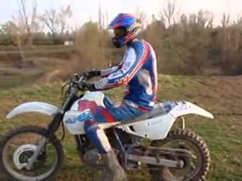 Youtube: Jumping a Suzuki DR 650 at Motocross track !