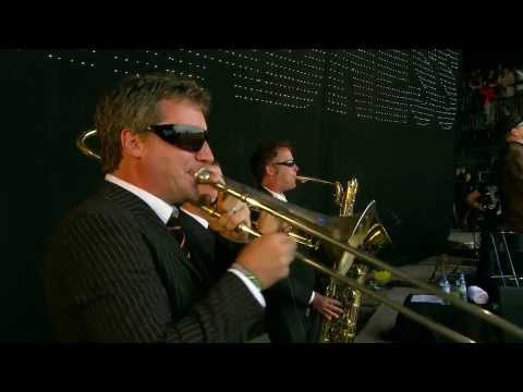 Youtube: Madness - My Girl (Live at Glastonbury 2009) HD 720p