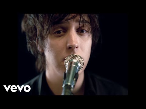 Youtube: The Strokes - Reptilia (Official HD Video)