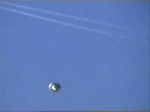 Youtube: Daytime UFO - Very clear shot - August 2009