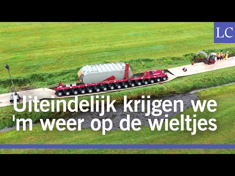 Youtube: Transformator van 250 ton valt van zelfrijdende trailer in Suwâld
