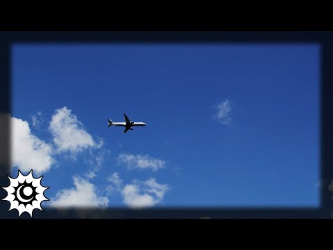 Youtube: Flugzeuge bleiben plötzlich in der Luft stehen